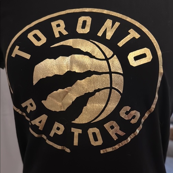 Toronto Raptors Vintage Black and Gold Women’s T-Shirt - Picture 5 of 9